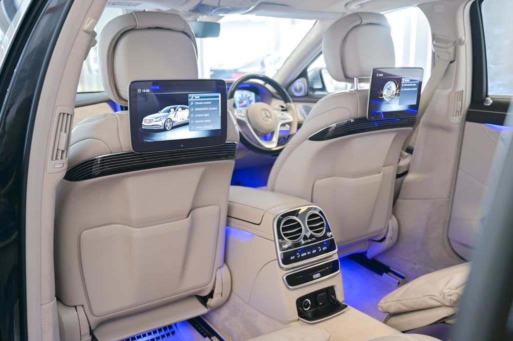 Mercedes Maybach S560