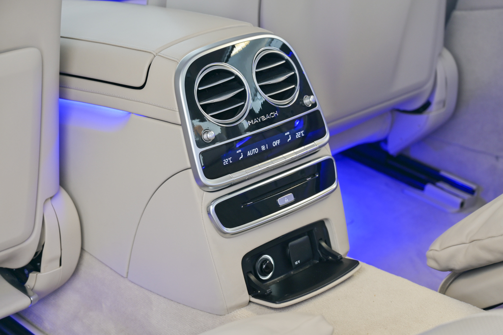 Mercedes Maybach S560