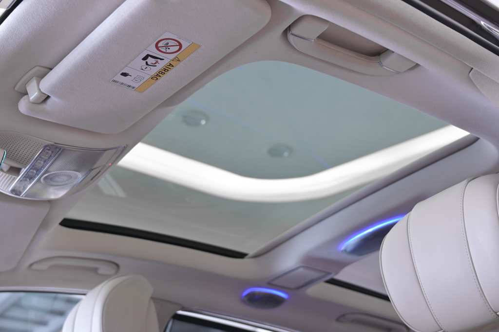 Mercedes Maybach S560