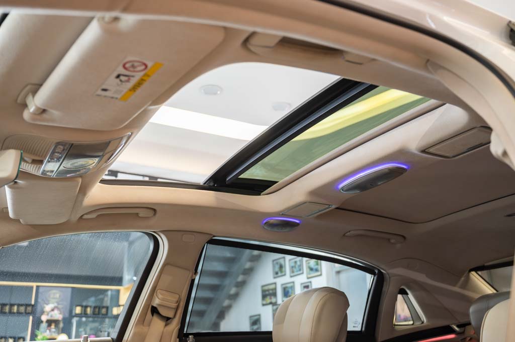 MERCEDES MAYBACH S560