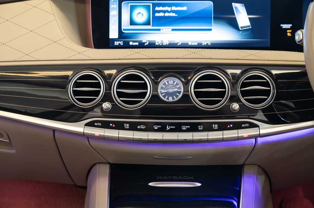 MERCEDES MAYBACH S560