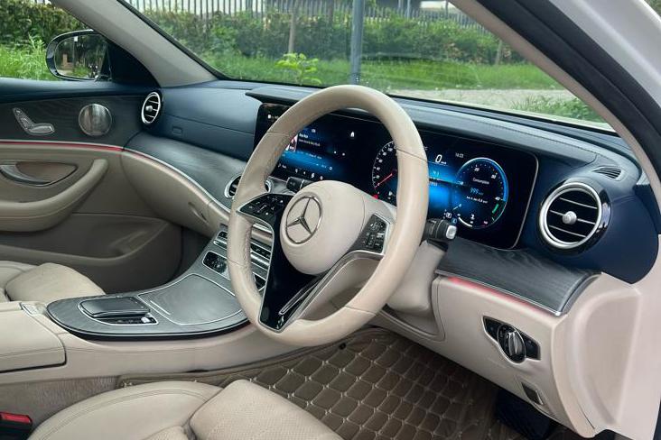 MERCEDES BENZ E200 EXCLUSIVE