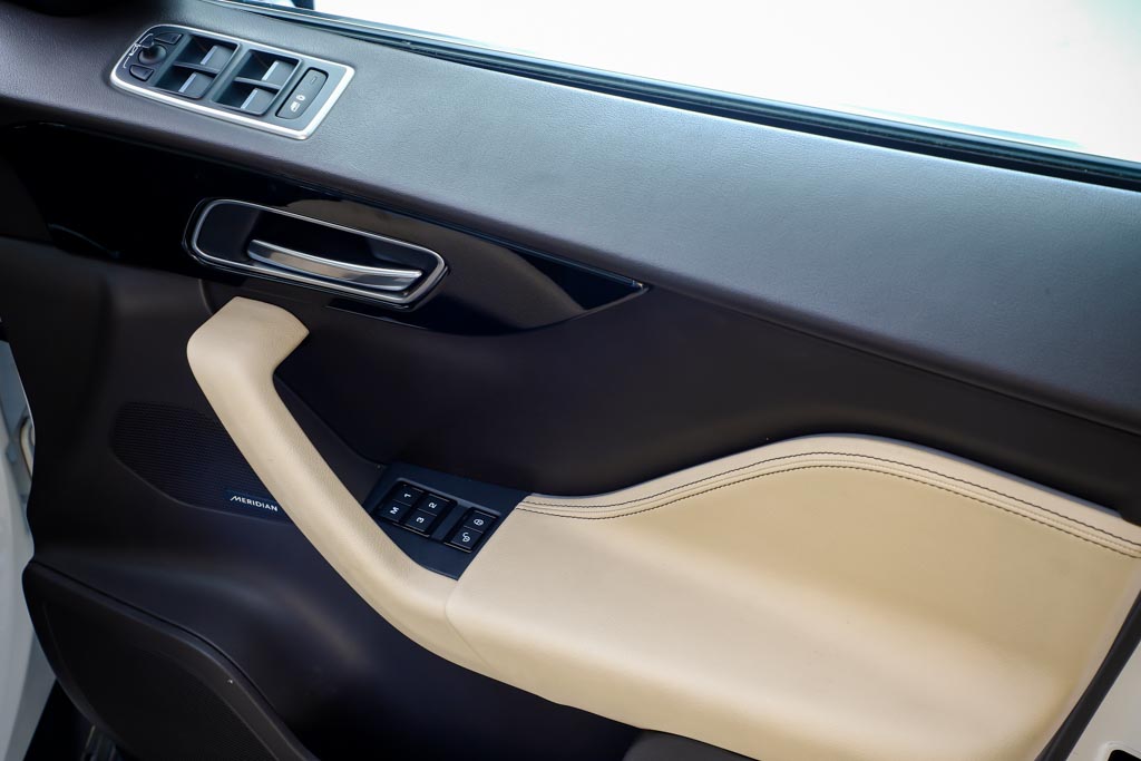 JAGUAR F-PACE "PRESTIGE"