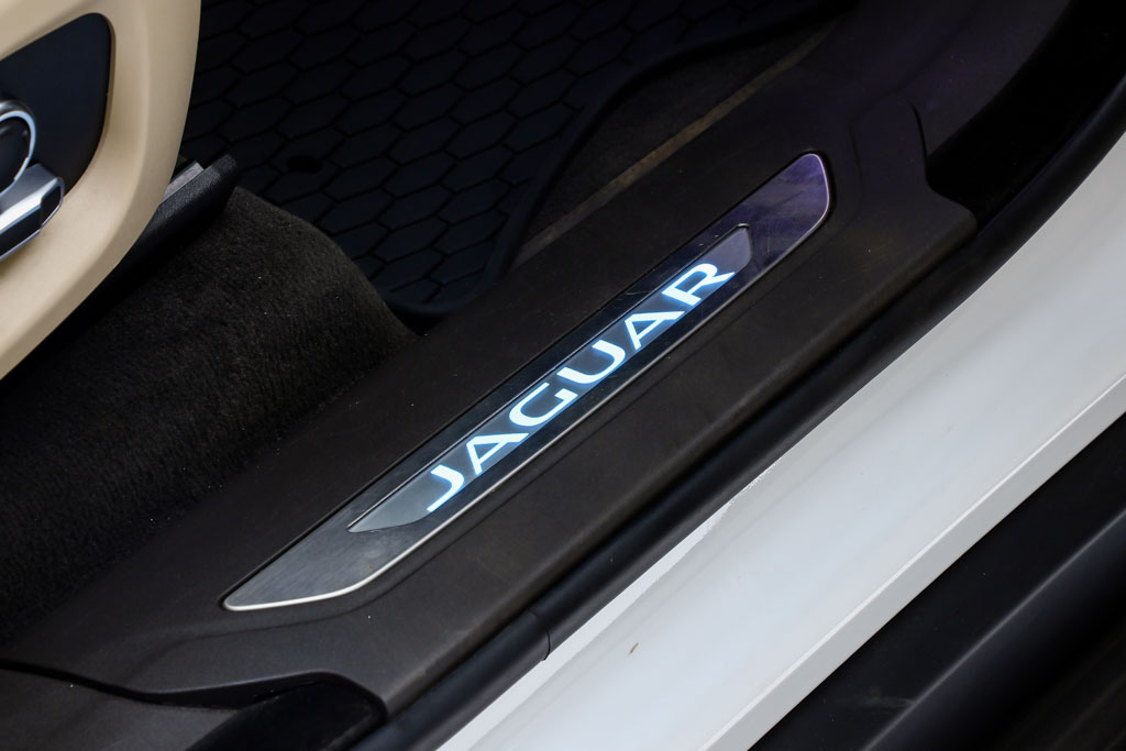 JAGUAR F-PACE "PRESTIGE"