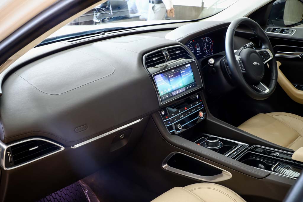 JAGUAR F-PACE "PRESTIGE"