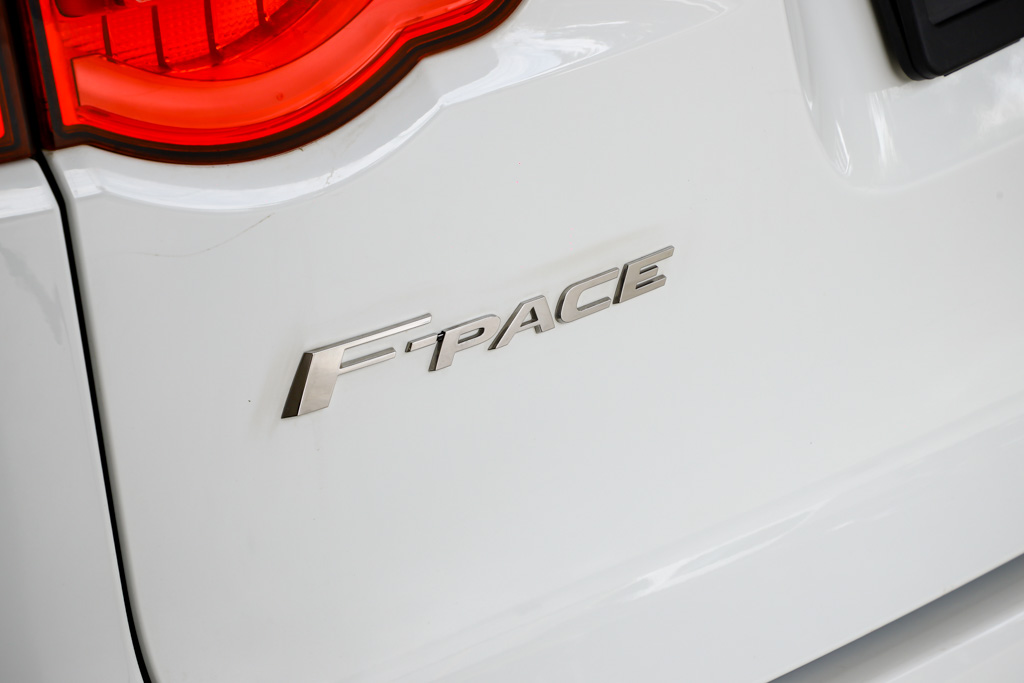 JAGUAR F-PACE "PRESTIGE"