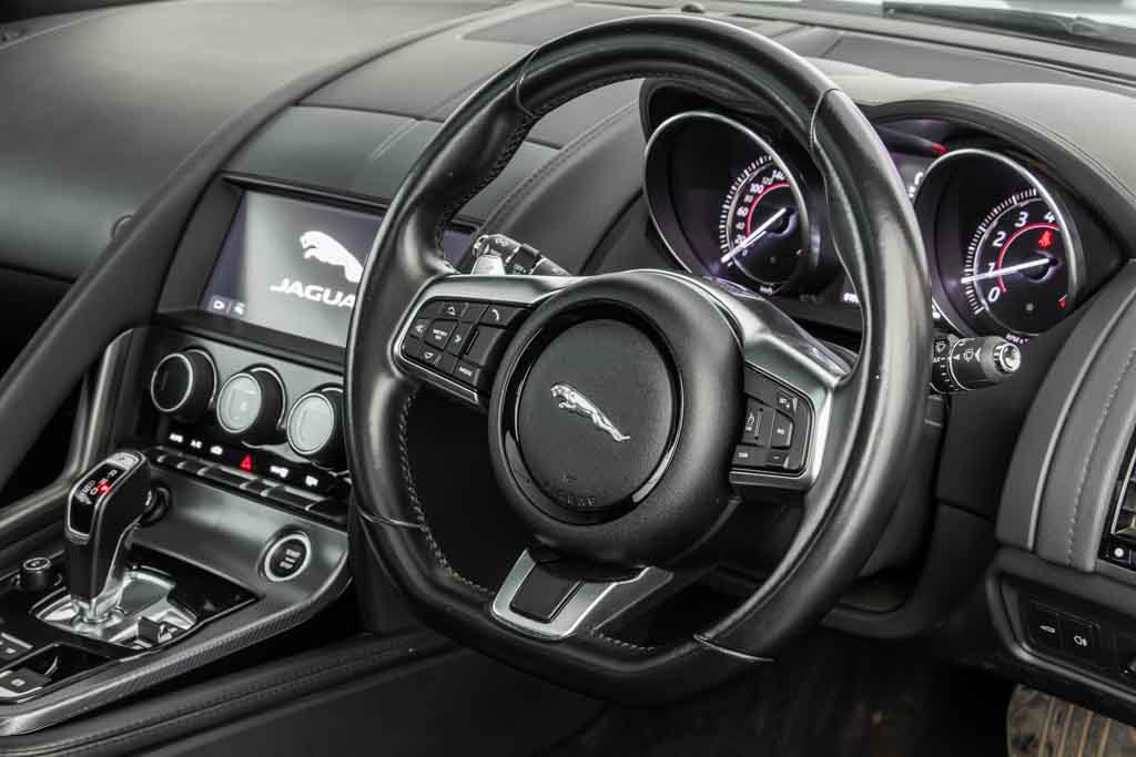 Jaguar F-type P300 R-Dynamic Coupe