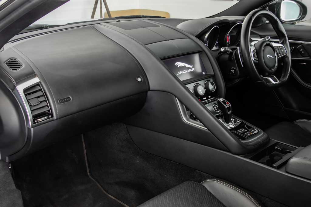 Jaguar F-type P300 R-Dynamic Coupe