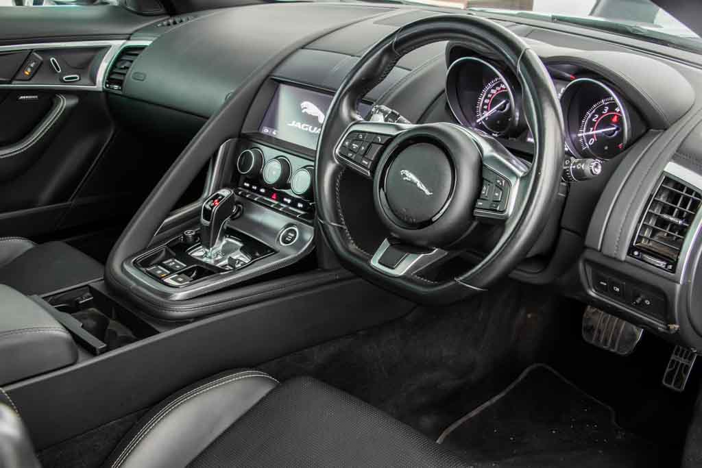 Jaguar F-type P300 R-Dynamic Coupe