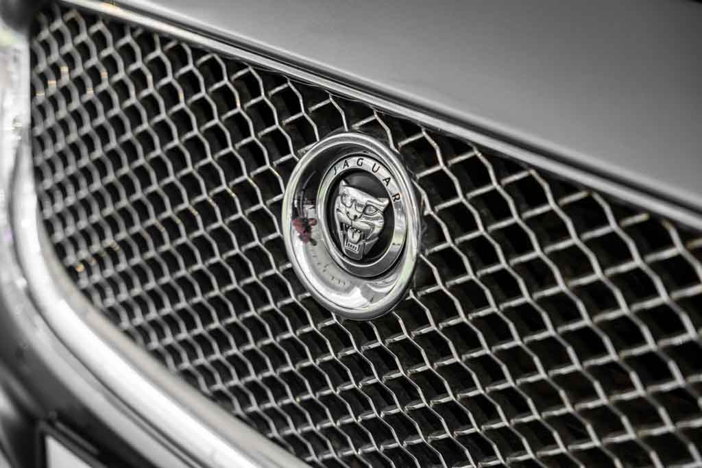 Jaguar XJL Portfolio