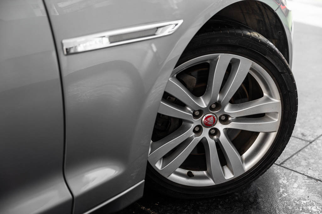 Jaguar XJL Portfolio