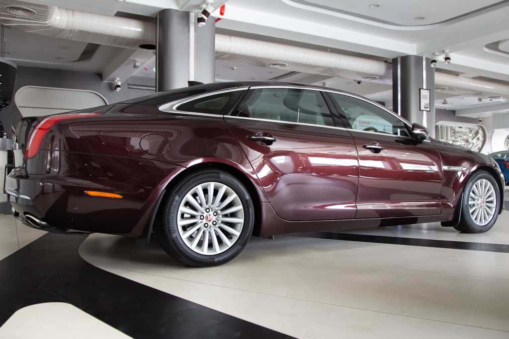 Jaguar XJL Portfolio