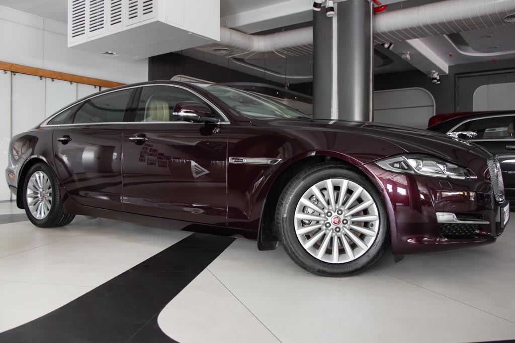 Jaguar XJL Portfolio