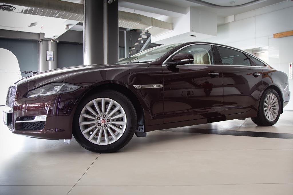 Jaguar XJL Portfolio