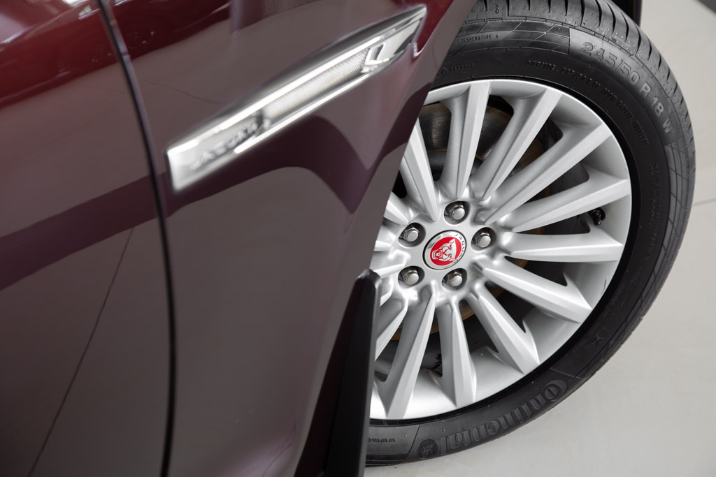 Jaguar XJL Portfolio
