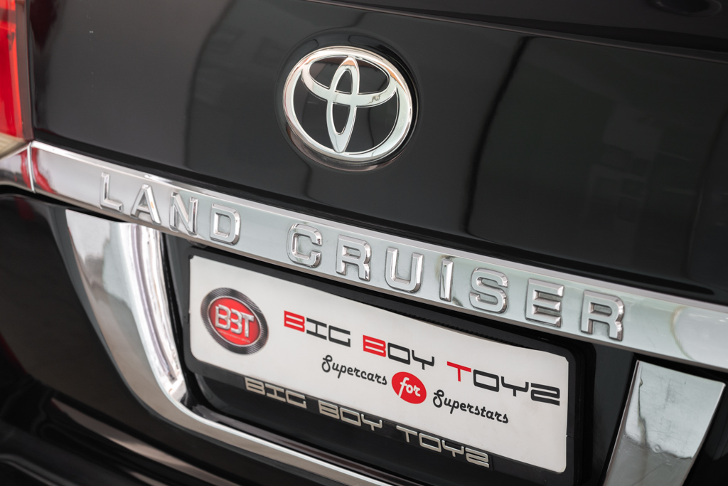 TOYOTA LAND CRUISER LC200