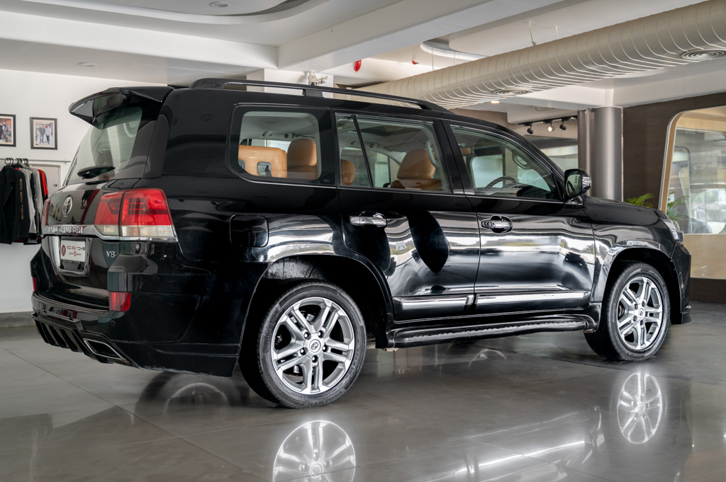 TOYOTA LAND CRUISER LC200