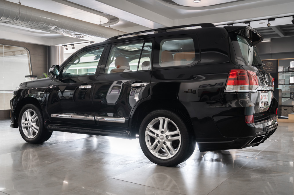 TOYOTA LAND CRUISER LC200