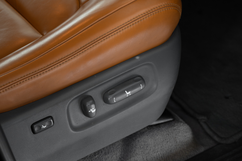 TOYOTA LAND CRUISER LC200