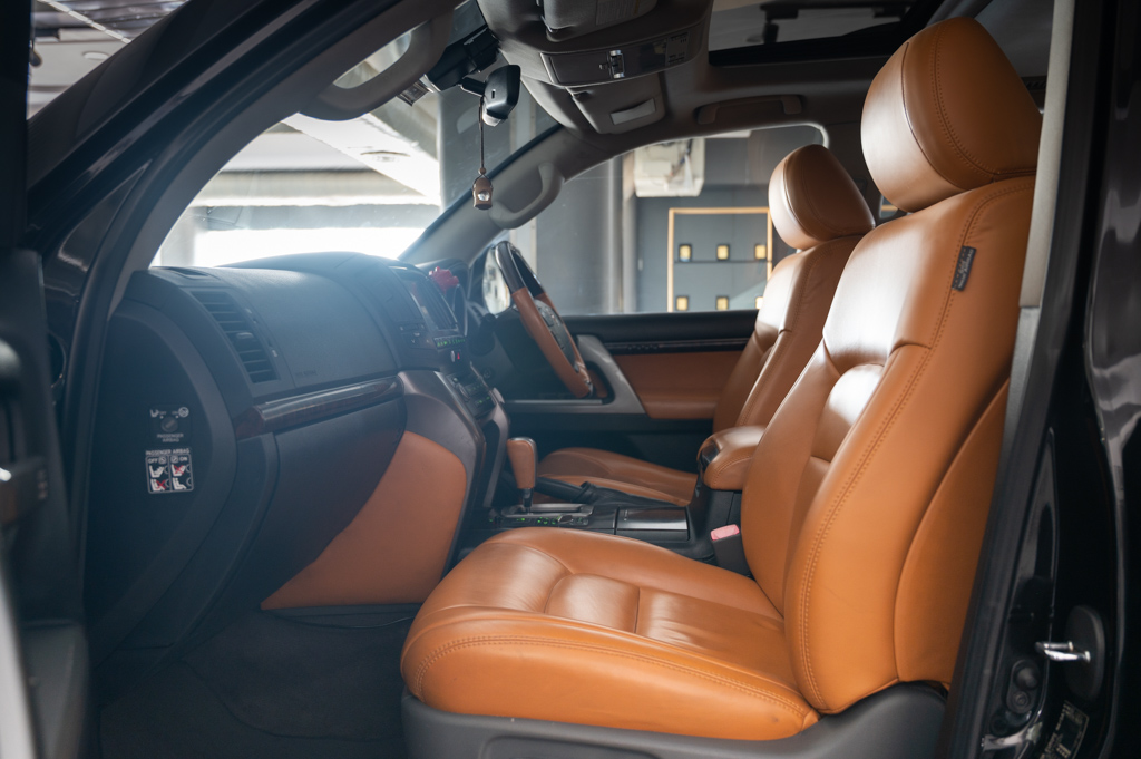 TOYOTA LAND CRUISER LC200