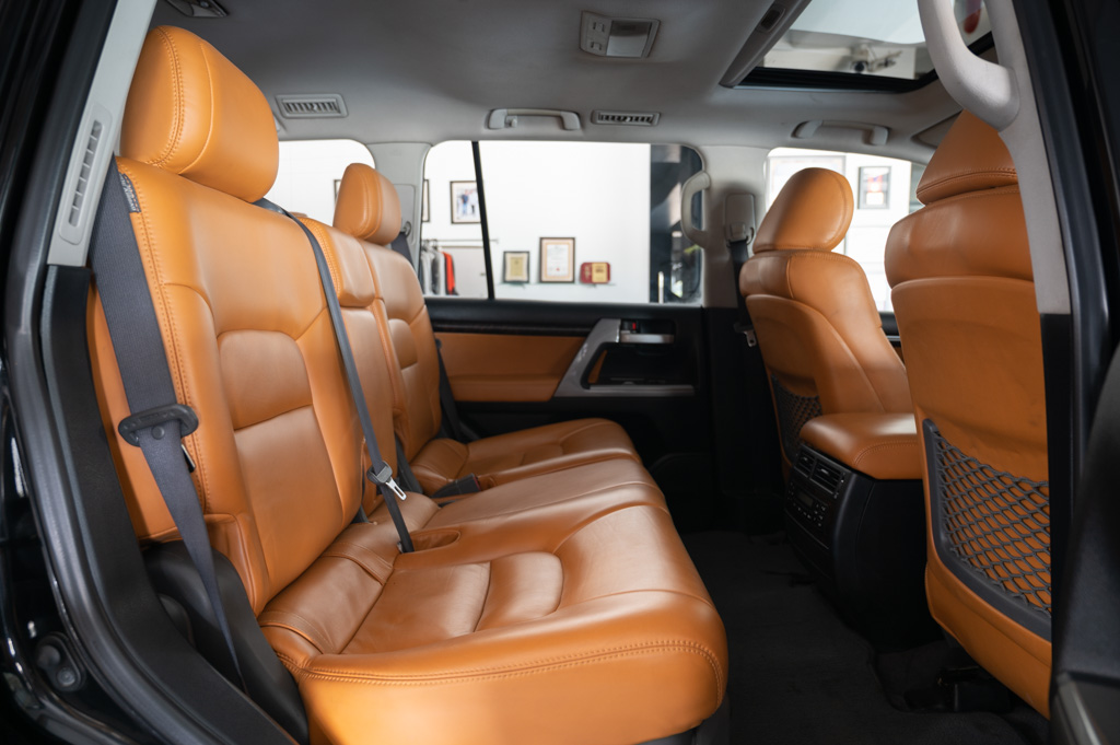 TOYOTA LAND CRUISER LC200