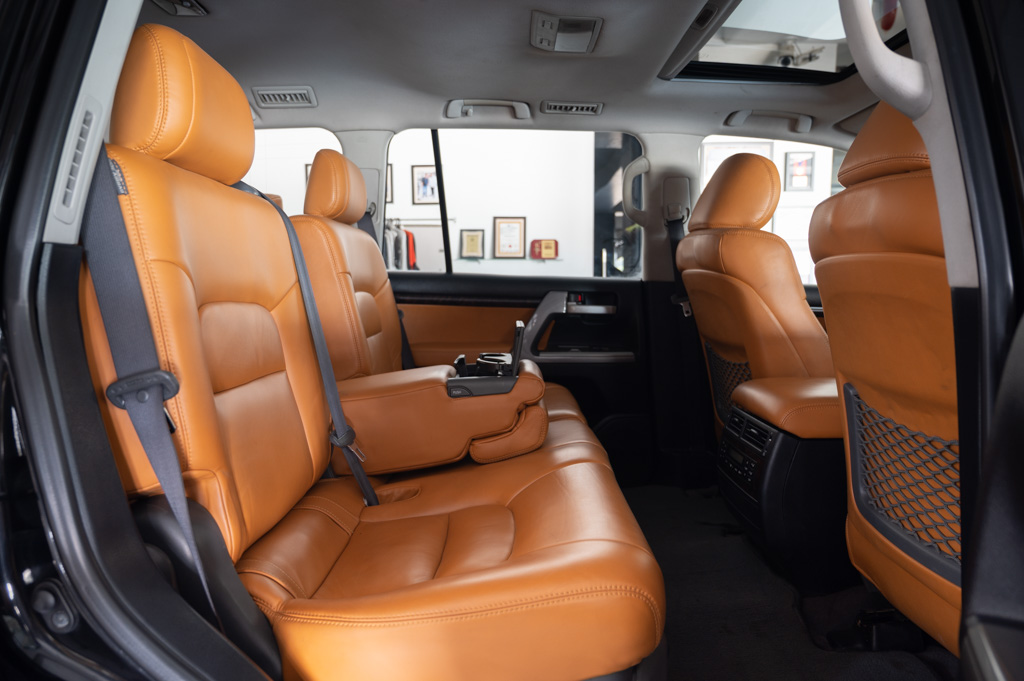 TOYOTA LAND CRUISER LC200