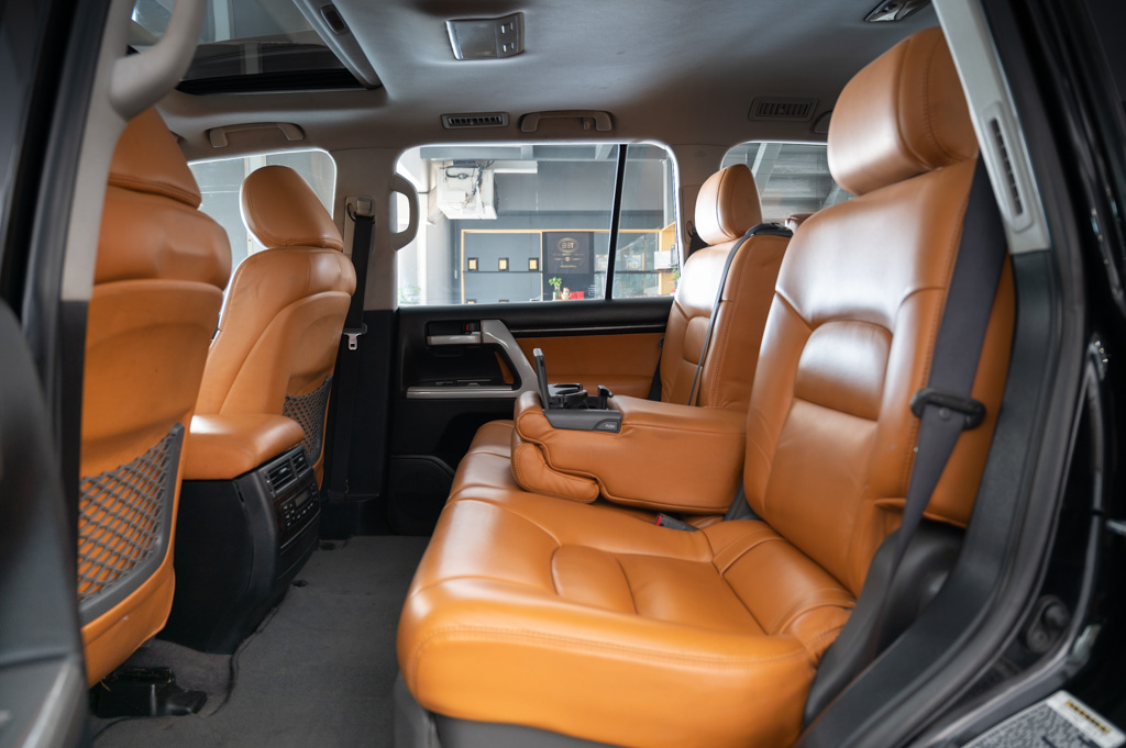 TOYOTA LAND CRUISER LC200