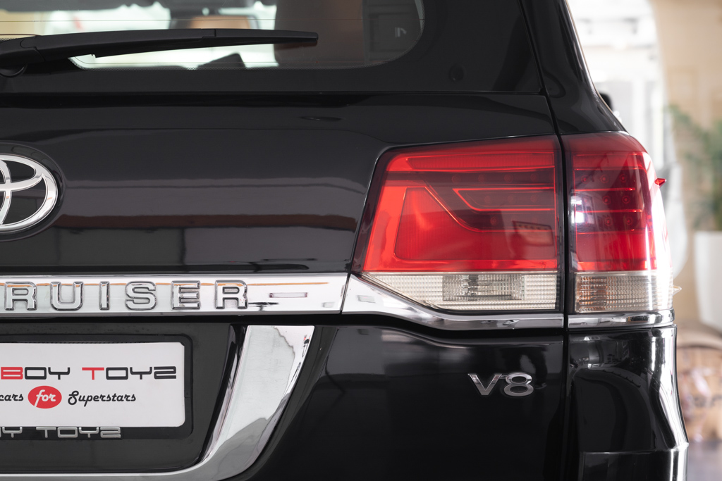 TOYOTA LAND CRUISER LC200