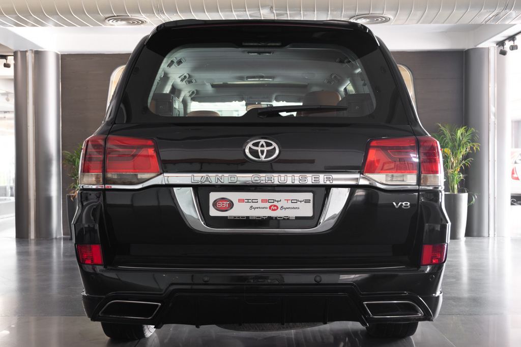 TOYOTA LAND CRUISER LC200