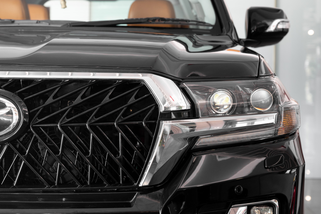 TOYOTA LAND CRUISER LC200