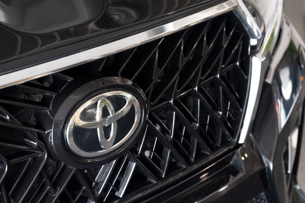 TOYOTA LAND CRUISER LC200