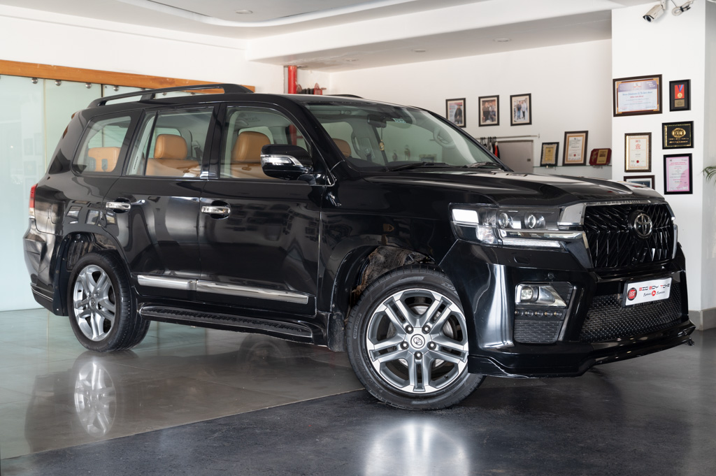 TOYOTA LAND CRUISER LC200