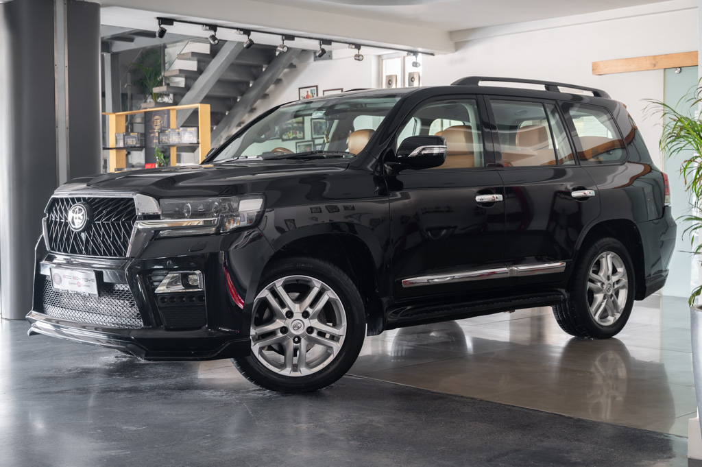 TOYOTA LAND CRUISER LC200
