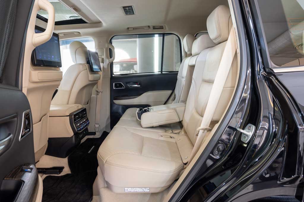 TOYOTA LAND CRUISER LC 300