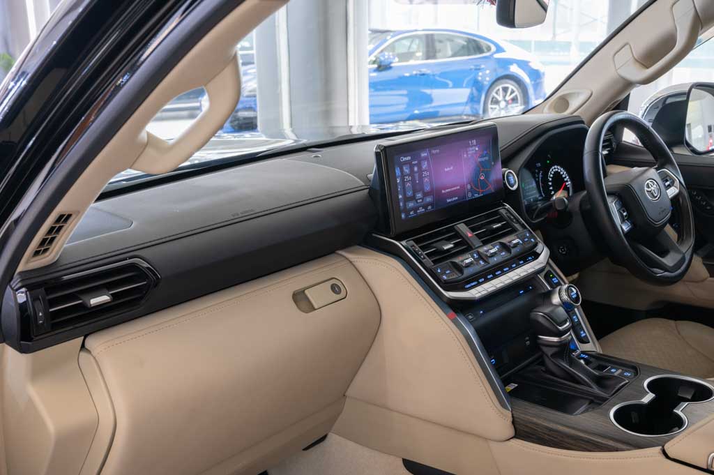 TOYOTA LAND CRUISER LC 300