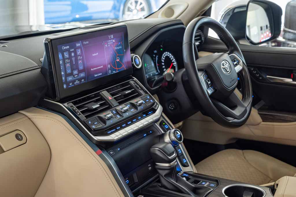 TOYOTA LAND CRUISER LC 300