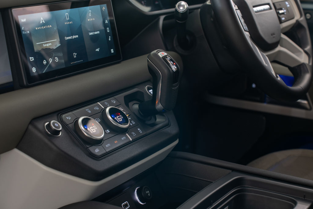 LAND ROVER DEFENDER 110 P300 S