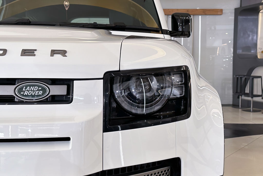 Land Rover Defender 110 P300 X Dynamic HSE