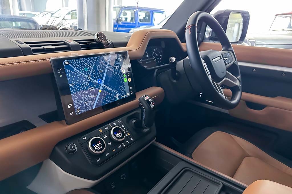 Land Rover Defender 110 P300 X Dynamic HSE