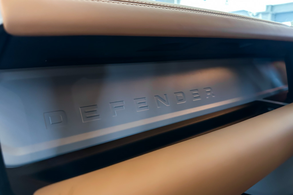 Land Rover Defender 110 P300 X Dynamic HSE