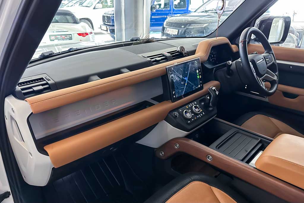 Land Rover Defender 110 P300 X Dynamic HSE