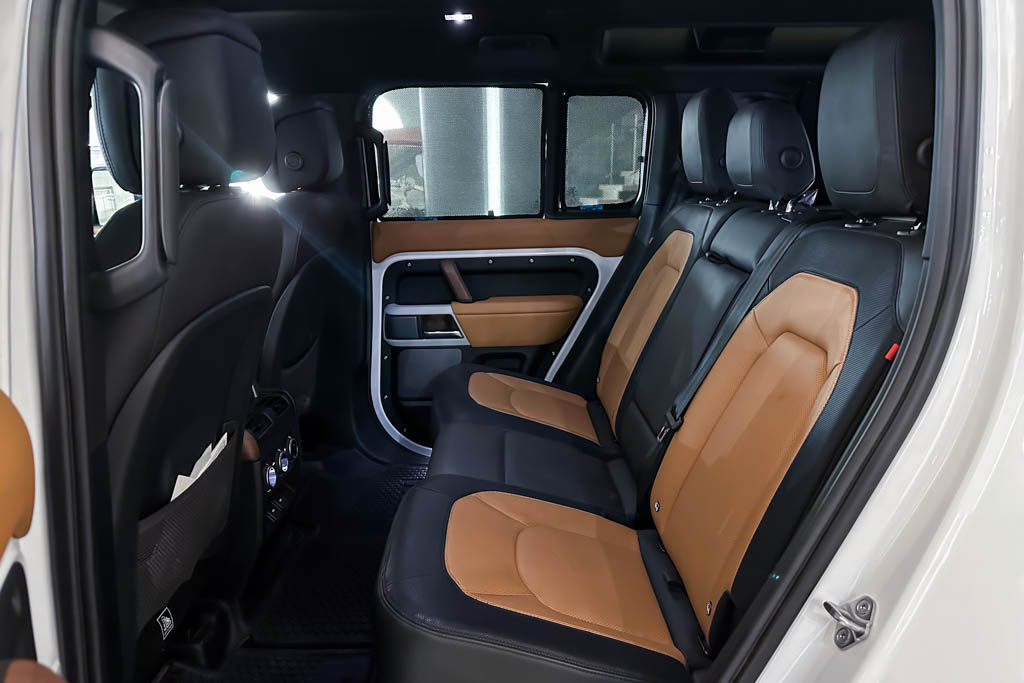 Land Rover Defender 110 P300 X Dynamic HSE