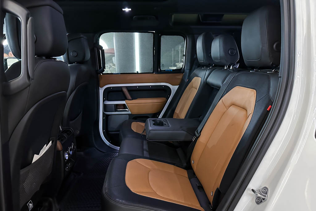 Land Rover Defender 110 P300 X Dynamic HSE