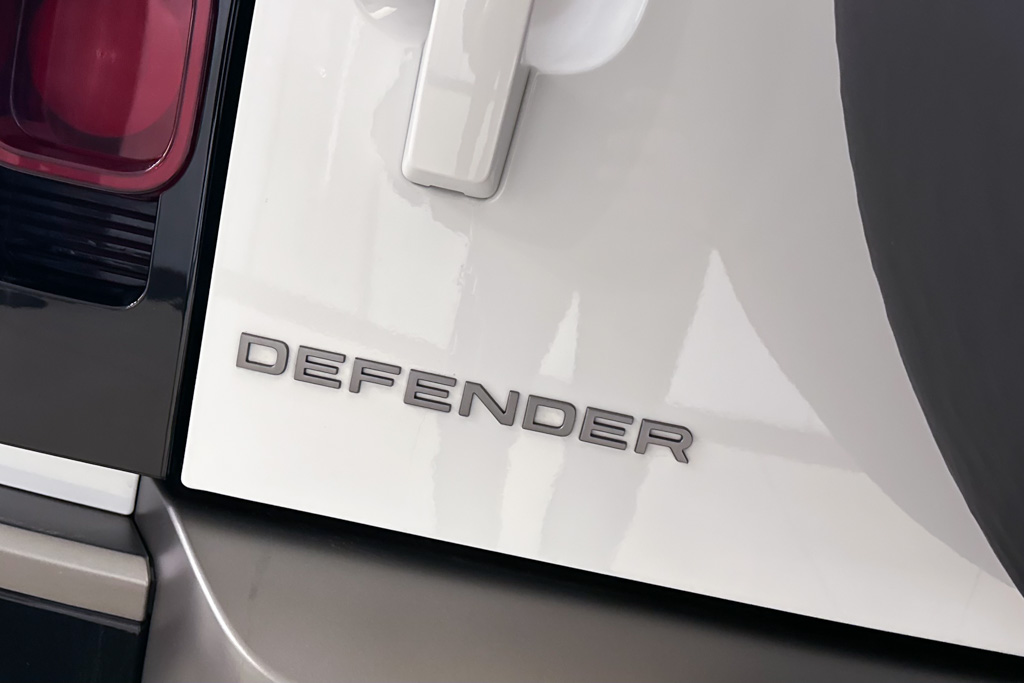 Land Rover Defender 110 P300 X Dynamic HSE