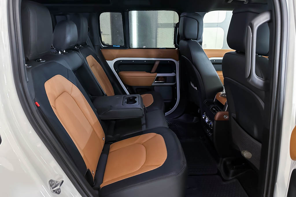 Land Rover Defender 110 P300 X Dynamic HSE