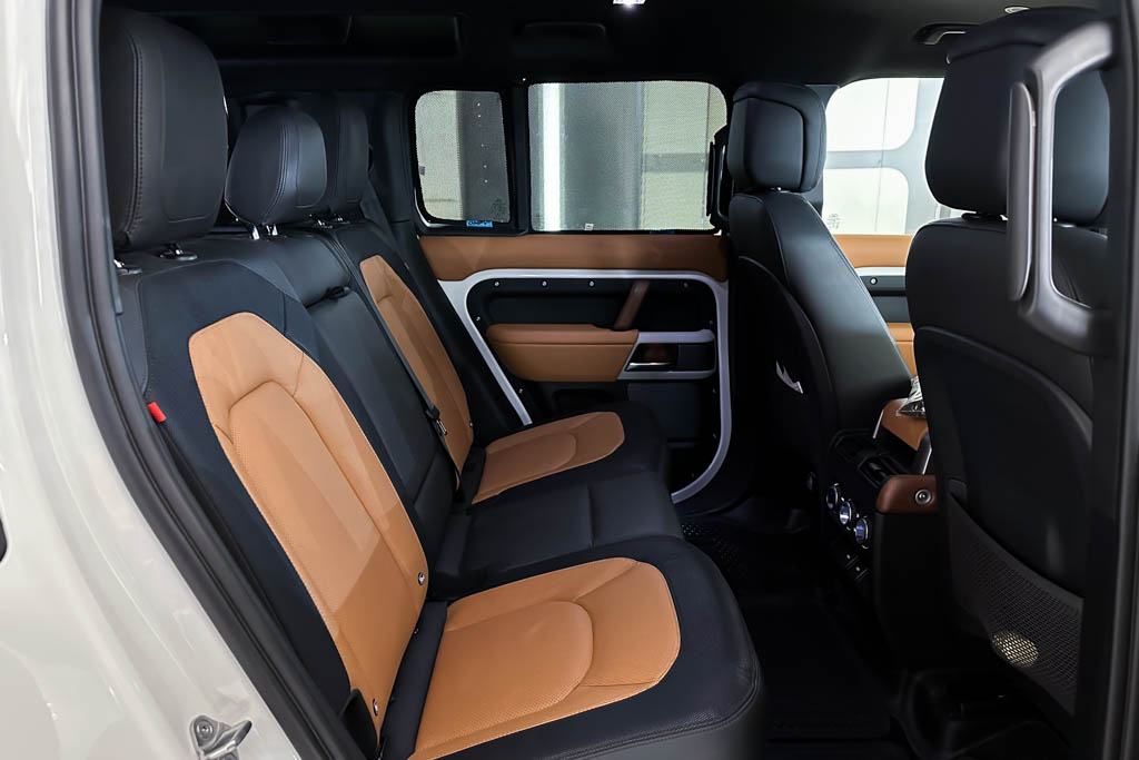 Land Rover Defender 110 P300 X Dynamic HSE