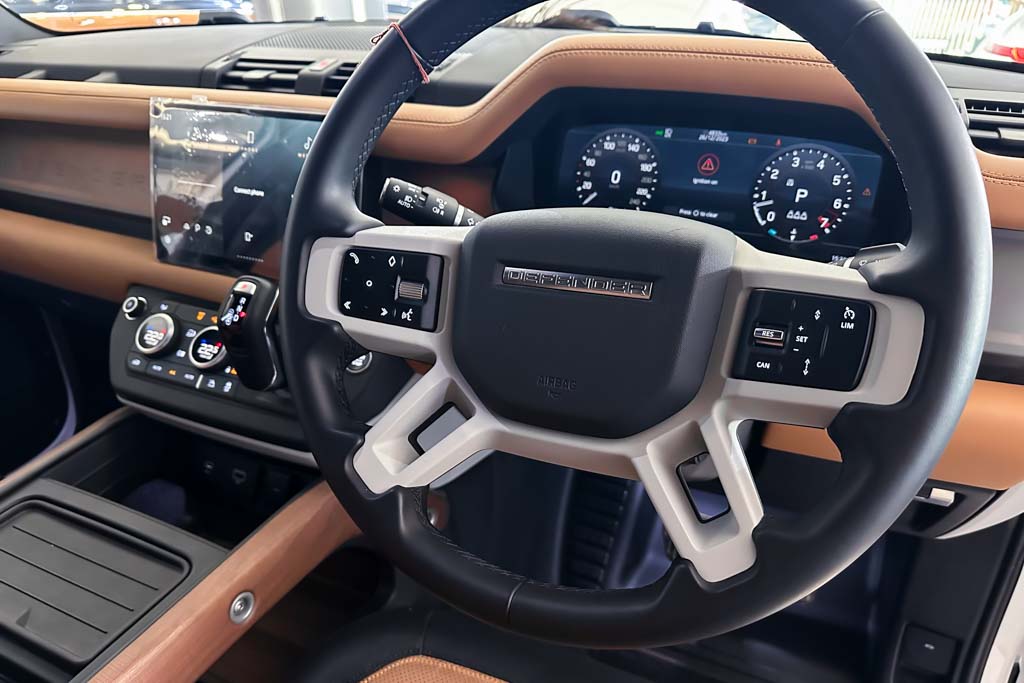 Land Rover Defender 110 P300 X Dynamic HSE