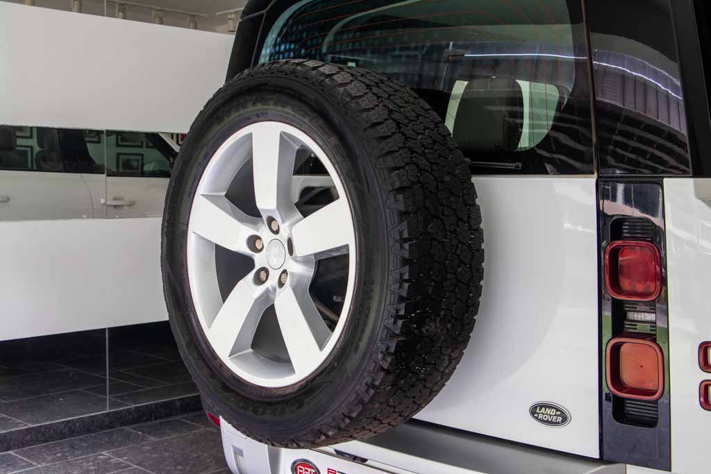 LAND ROVER DEFENDER 110 P300 HSE