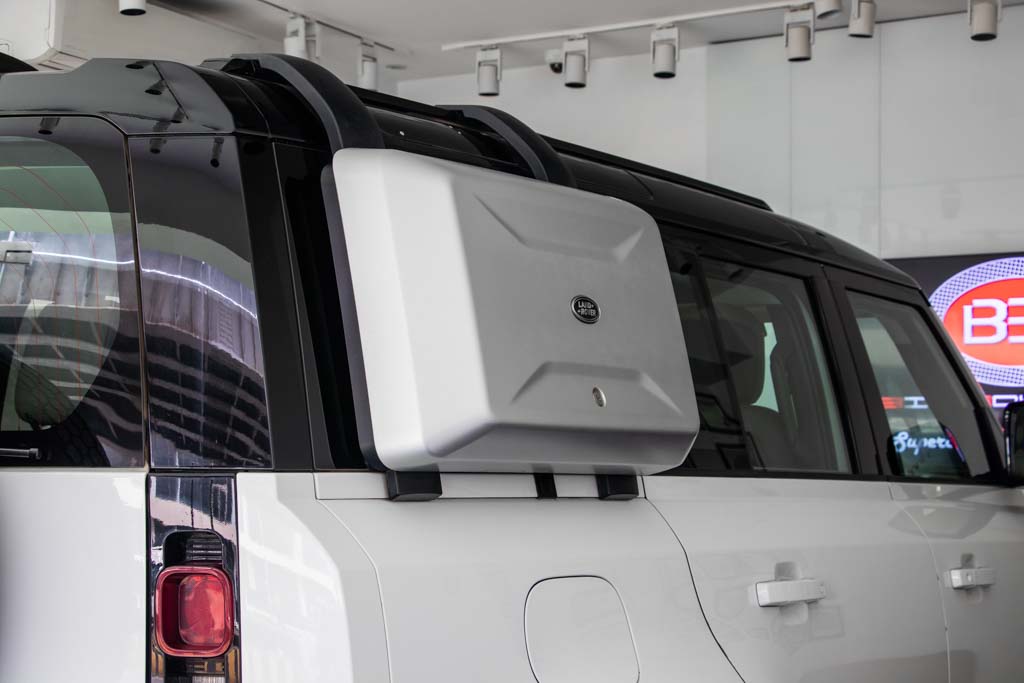 LAND ROVER DEFENDER 110 P300 HSE