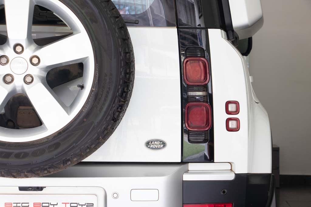 LAND ROVER DEFENDER 110 P300 HSE